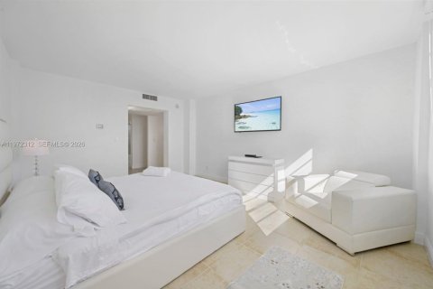 Condo in Sunny Isles Beach, Florida, 2 bedrooms № 2078891 - photo 11