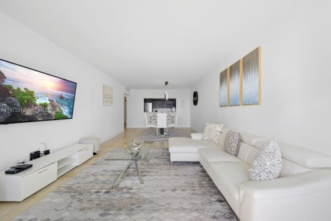Condo in Sunny Isles Beach, Florida, 2 bedrooms № 2078891 - photo 6
