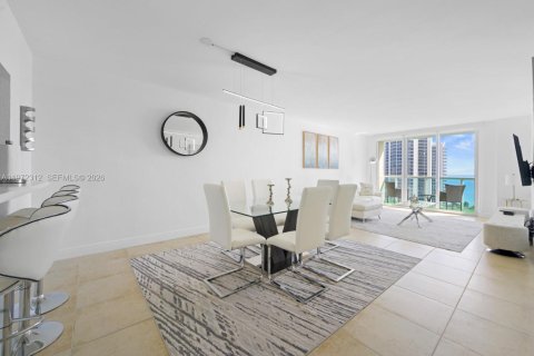 Condo in Sunny Isles Beach, Florida, 2 bedrooms № 2078891 - photo 5