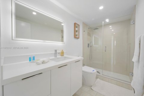 Condo in Sunny Isles Beach, Florida, 2 bedrooms № 2078891 - photo 15
