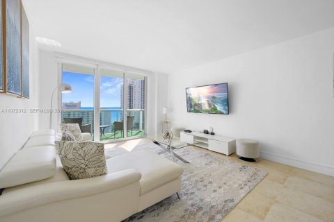 Condo in Sunny Isles Beach, Florida, 2 bedrooms № 2078891 - photo 3