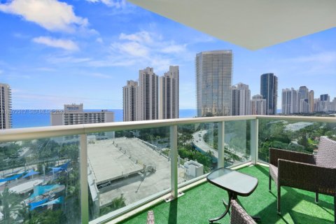 Condo in Sunny Isles Beach, Florida, 2 bedrooms № 2078891 - photo 2