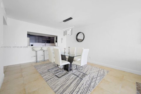 Condo in Sunny Isles Beach, Florida, 2 bedrooms № 2078891 - photo 7