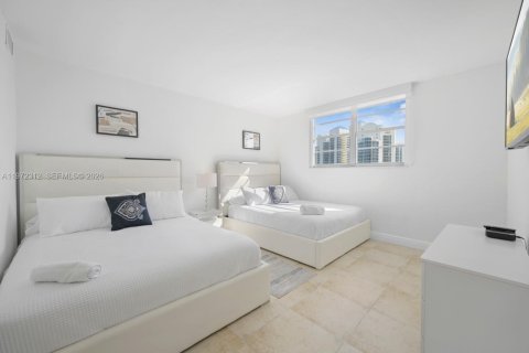 Condo in Sunny Isles Beach, Florida, 2 bedrooms № 2078891 - photo 13