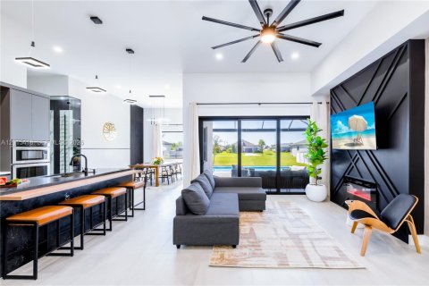 Casa en venta en Cape Coral, Florida, 4 dormitorios № 2171365 - foto 18