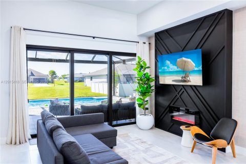 Casa en venta en Cape Coral, Florida, 4 dormitorios № 2171365 - foto 19