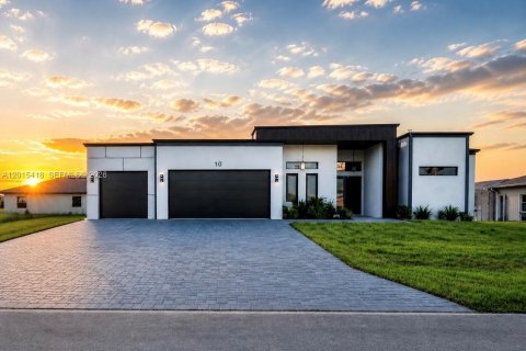 Casa en Cape Coral, Florida 4 dormitorios № 2171365