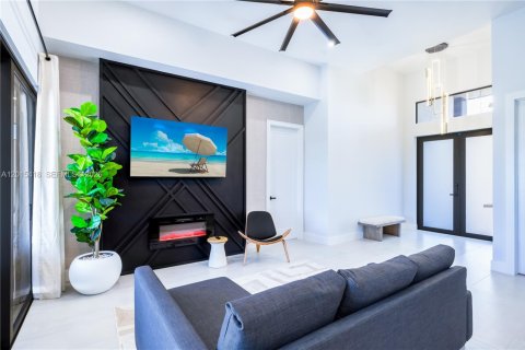 Casa en venta en Cape Coral, Florida, 4 dormitorios № 2171365 - foto 20