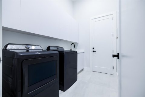 Casa en venta en Cape Coral, Florida, 4 dormitorios № 2171365 - foto 24