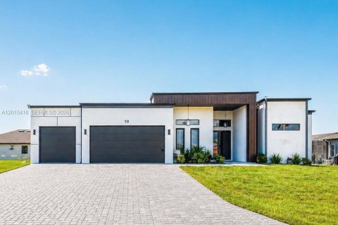 Casa en venta en Cape Coral, Florida, 4 dormitorios № 2171365 - foto 2