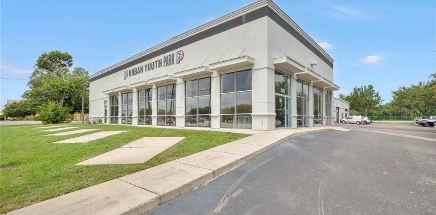 Commercial property in Longwood, Florida № 2339199