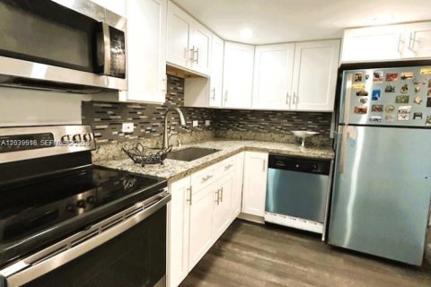 Condo in Aventura, Florida, 2 bedrooms  № 2183900 - photo 8