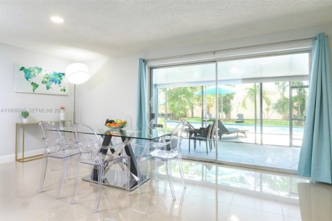Casa en venta en Oakland Park, Florida, 3 dormitorios, 154.59 m2 № 2010312 - foto 11