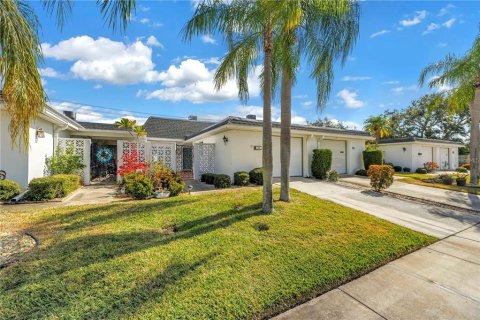 Casa en Saint Petersburg, Florida 2 dormitorios, 130.06 m2 № 2138150