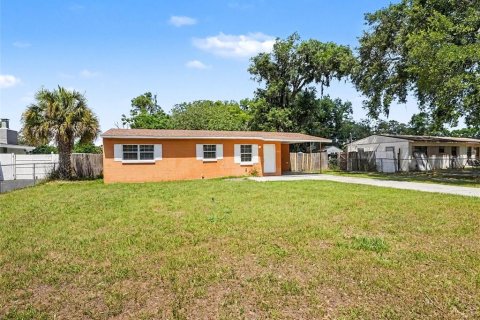 House in Orlando, Florida 4 bedrooms, 108.51 sq.m. № 2114839
