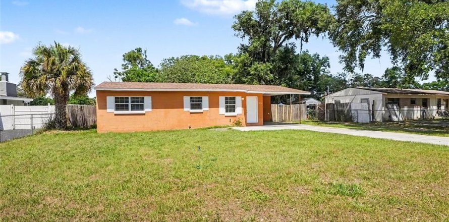 House in Orlando, Florida 4 bedrooms, 108.51 sq.m. № 2114839
