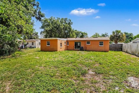 House in Orlando, Florida 4 bedrooms, 108.51 sq.m. № 2114839 - photo 17