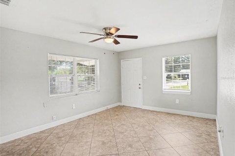 House in Orlando, Florida 4 bedrooms, 108.51 sq.m. № 2114839 - photo 3