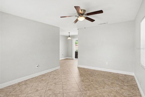 House in Orlando, Florida 4 bedrooms, 108.51 sq.m. № 2114839 - photo 4