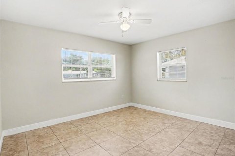 House in Orlando, Florida 4 bedrooms, 108.51 sq.m. № 2114839 - photo 8
