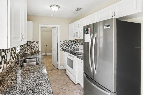 House in Orlando, Florida 4 bedrooms, 108.51 sq.m. № 2114839 - photo 5