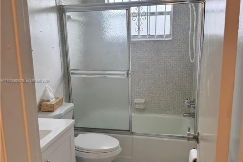 Copropriété à louer à Lauderdale Lakes, Floride: 2 chambres, 101.08 m2 № 2240218 - photo 6