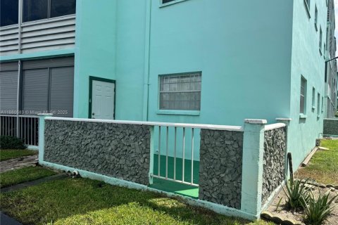 Copropriété à louer à Lauderdale Lakes, Floride: 2 chambres, 101.08 m2 № 2240218 - photo 10