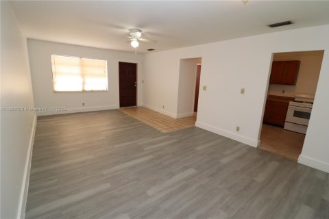 Снять в аренду виллу или дом в Холливуд, Флорида 2 спальни, 74.32м2, № 1945966 - фото 2