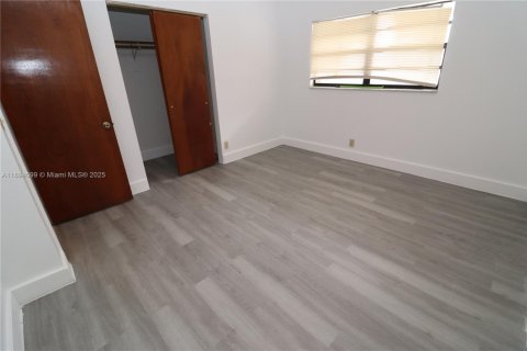 Снять в аренду виллу или дом в Холливуд, Флорида 2 спальни, 74.32м2, № 1945966 - фото 8