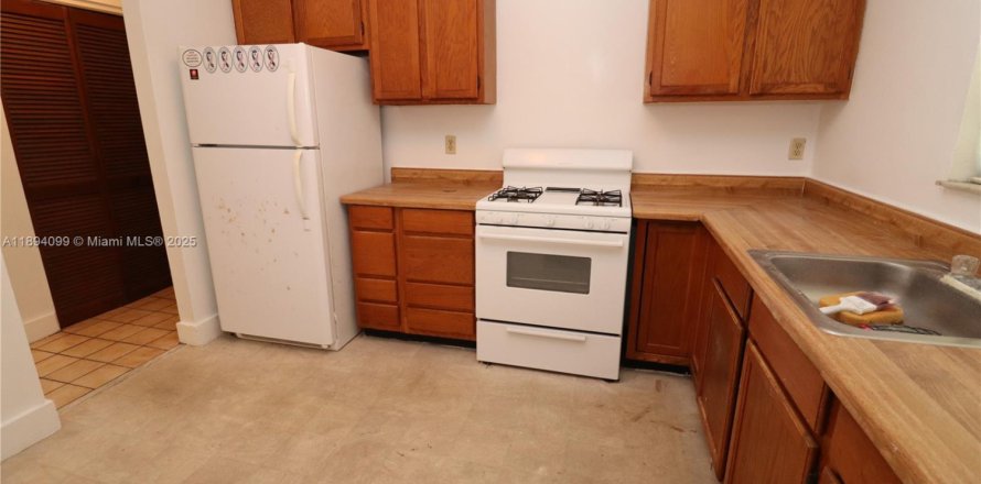 Дом в Холливуд, Флорида 2 спальни, 74.32м2 № 1945966