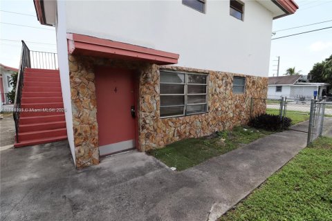 Снять в аренду виллу или дом в Холливуд, Флорида 2 спальни, 74.32м2, № 1945966 - фото 14