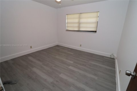 Снять в аренду виллу или дом в Холливуд, Флорида 2 спальни, 74.32м2, № 1945966 - фото 6