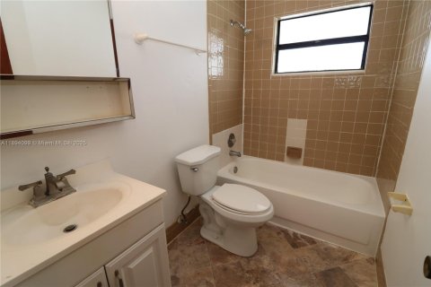 Снять в аренду виллу или дом в Холливуд, Флорида 2 спальни, 74.32м2, № 1945966 - фото 10