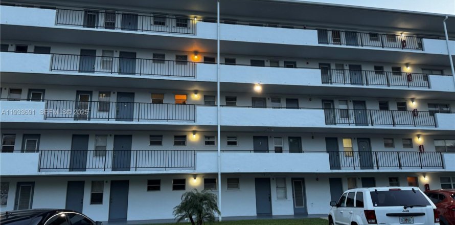 Apartment in Hollywood, Florida 1 bedroom, 72 sq.m. № 1993257