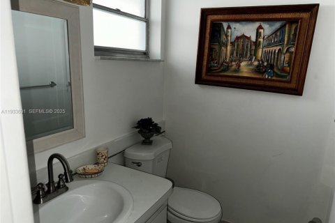 Apartment in Hollywood, Florida 1 bedroom, 72 sq.m. № 1993257 - photo 9