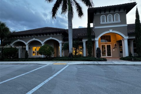 Apartment in Hollywood, Florida 1 bedroom, 72 sq.m. № 1993257 - photo 12