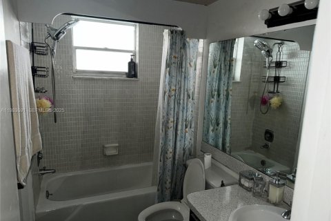 Apartment in Hollywood, Florida 1 bedroom, 72 sq.m. № 1993257 - photo 8