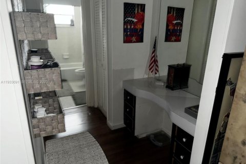 Apartment in Hollywood, Florida 1 bedroom, 72 sq.m. № 1993257 - photo 7