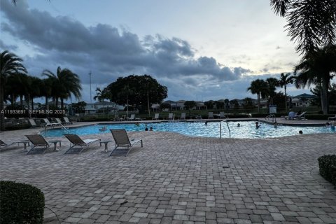 Apartment in Hollywood, Florida 1 bedroom, 72 sq.m. № 1993257 - photo 14