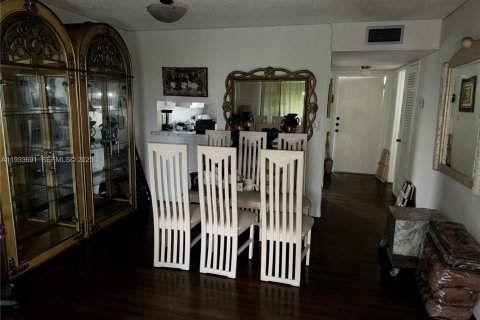 Apartment in Hollywood, Florida 1 bedroom, 72 sq.m. № 1993257 - photo 4