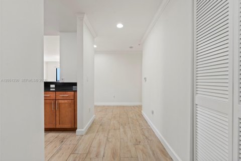 Copropriété à vendre à Miami, Floride: 2 chambres, 125.6 m2 № 2181793 - photo 4