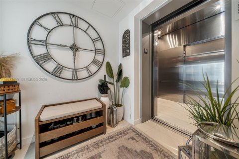 Condo in Miami, Florida, 2 bedrooms  № 2042110 - photo 10