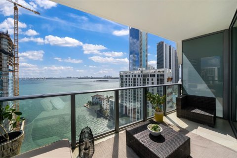 Condo in Miami, Florida, 2 bedrooms  № 2042110 - photo 2