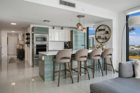 Condo in Miami, Florida, 2 bedrooms  № 2042110 - photo 7