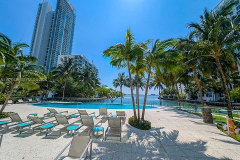 Condo in Miami, Florida, 2 bedrooms  № 2042110 - photo 27