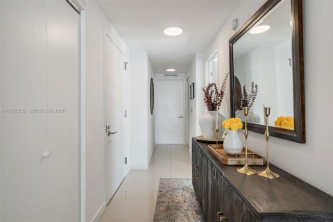 Condo in Miami, Florida, 2 bedrooms  № 2042110 - photo 18