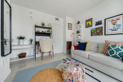 Condo in Miami, Florida, 2 bedrooms  № 2042110 - photo 21