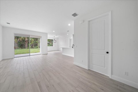 House in St. Lucie, Florida 4 bedrooms, 164.9 sq.m. № 2083544 - photo 4