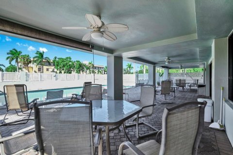 Condo in Saint Petersburg, Florida, 2 bedrooms № 2379135 - photo 26