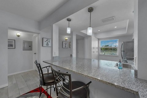 Condo in Saint Petersburg, Florida, 2 bedrooms № 2379135 - photo 7